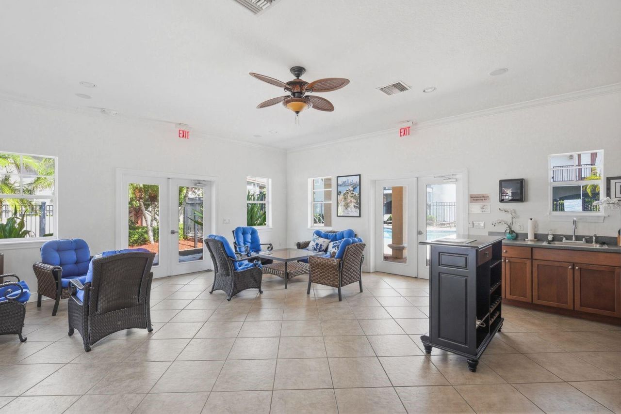 208 Valencia Circle, Saint Petersburg, FL 33716 Photo