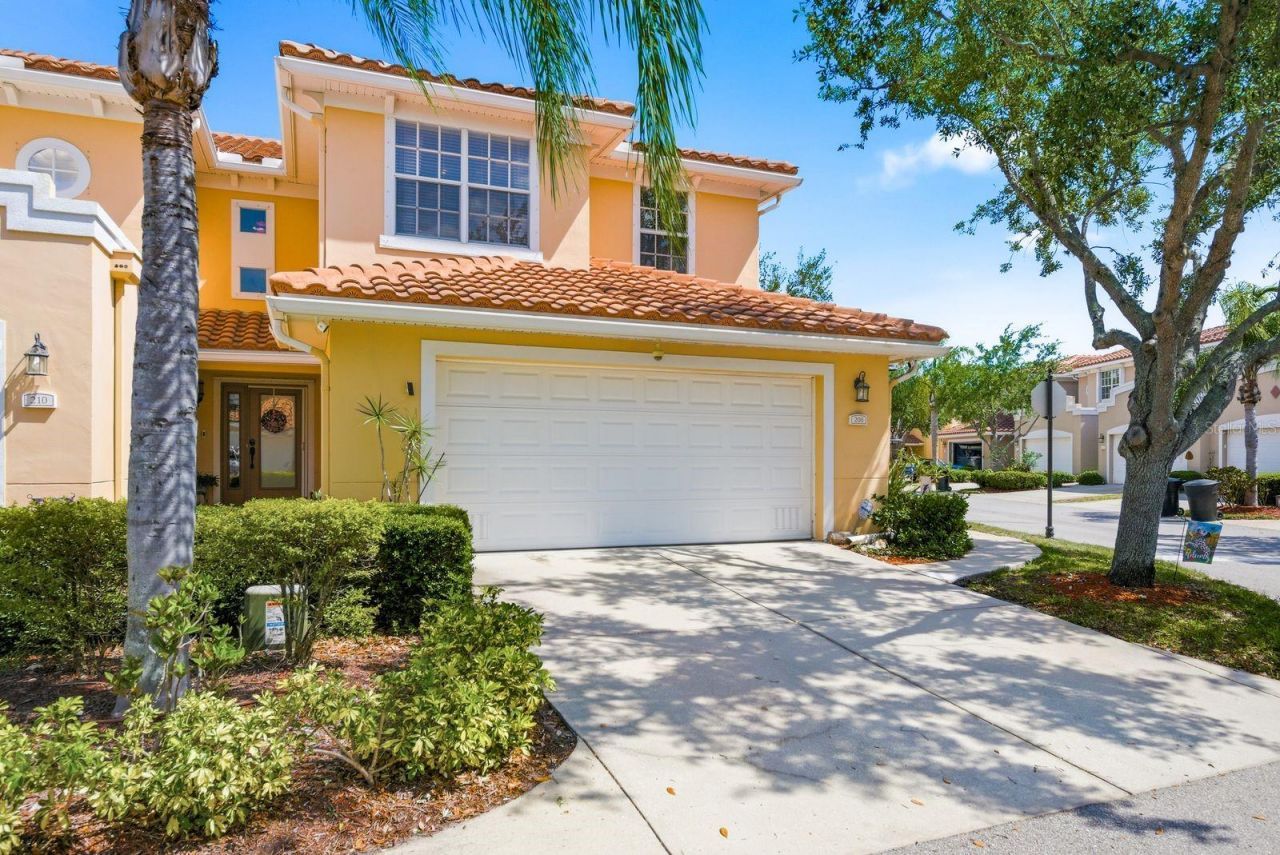 208 Valencia Circle, Saint Petersburg, FL 33716 Photo