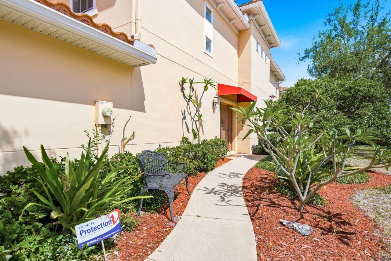 208 Valencia Circle, Saint Petersburg, FL 33716 Photo