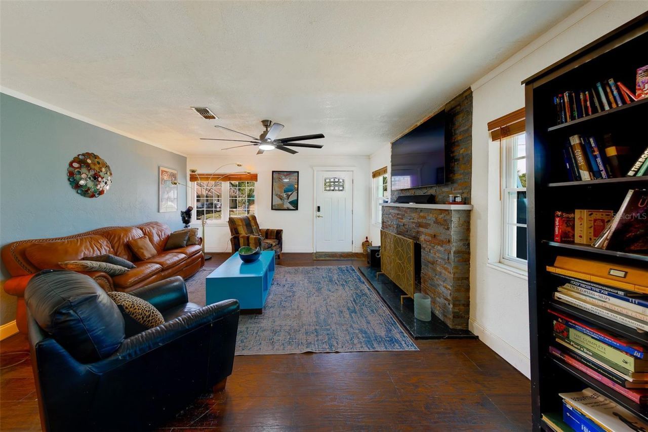 636 37th Avenue S, Saint Petersburg, FL 33705 Photo