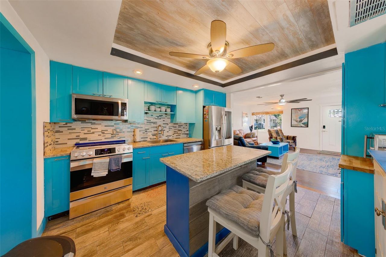 636 37th Avenue S, Saint Petersburg, FL 33705 Photo