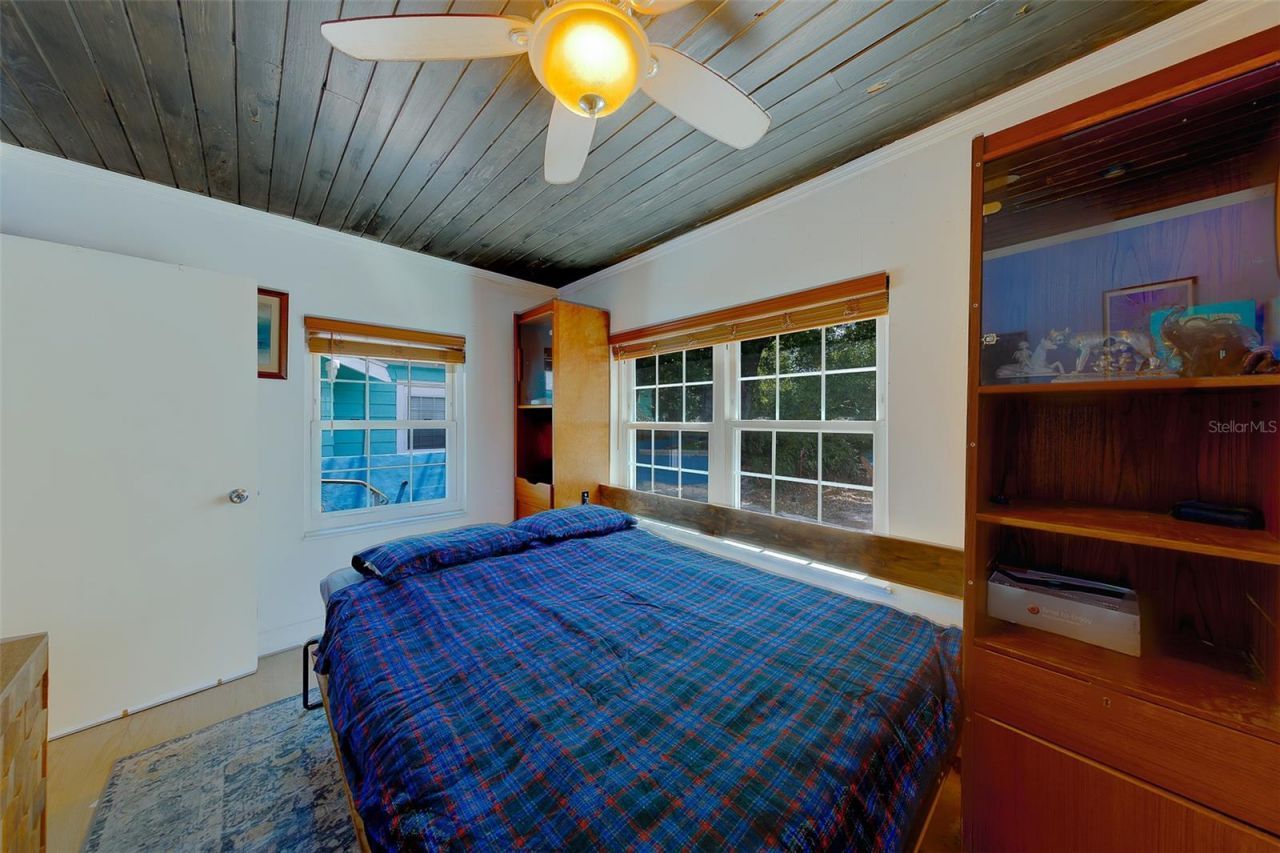 636 37th Avenue S, Saint Petersburg, FL 33705 Photo