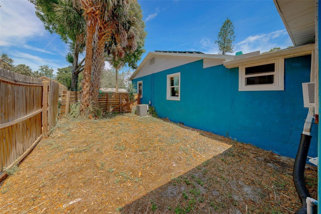 636 37th Avenue S, Saint Petersburg, FL 33705 Photo