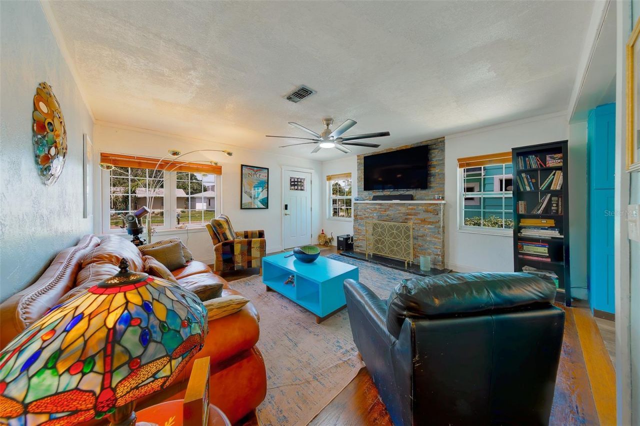 636 37th Avenue S, Saint Petersburg, FL 33705 Photo