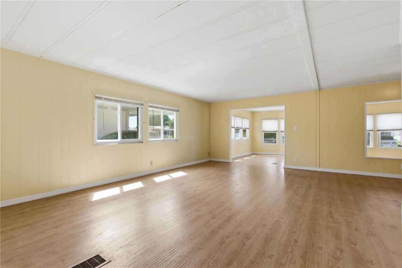 808 53rd Avenue E, Unit 246, Bradenton, FL 34203 Photo