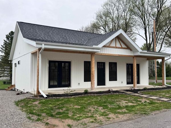 102 S Seventh Street, Pierceton, IN 46562