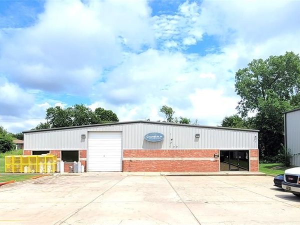 912 Messenger Lane, Moore, OK 73160