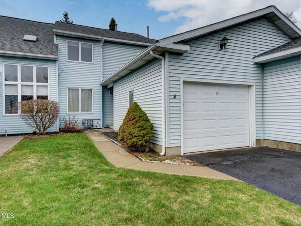 12 White Rock Circle, Albany, NY 12205