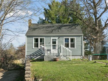 245 Iris Street, Mahtomedi, MN 55115