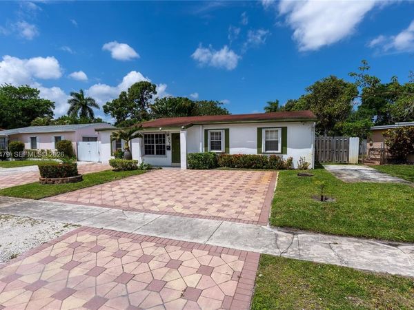 807 SW 26th Ct, Fort Lauderdale, FL 33315