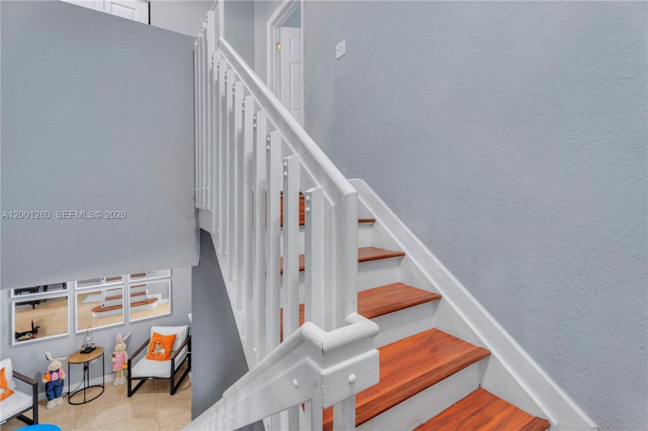 1024 NE 208th St, Miami, FL 33179 Photo