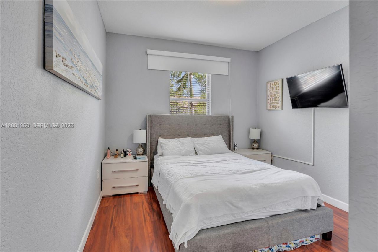 1024 NE 208th St, Miami, FL 33179 Photo