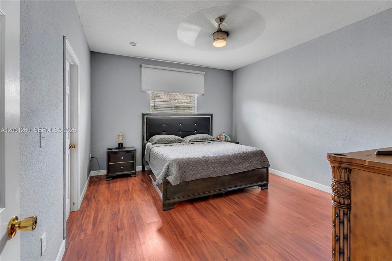 1024 NE 208th St, Miami, FL 33179 Photo