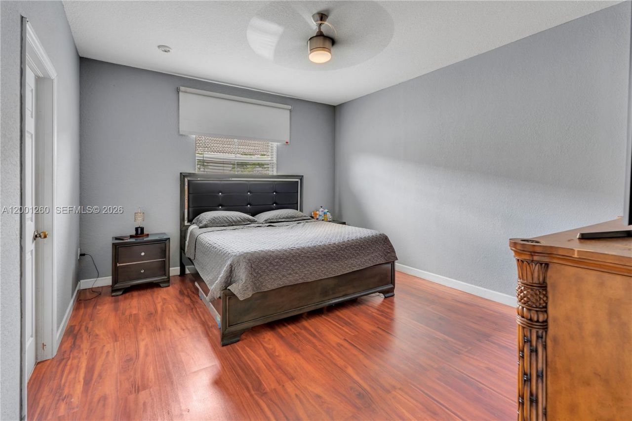 1024 NE 208th St, Miami, FL 33179 Photo