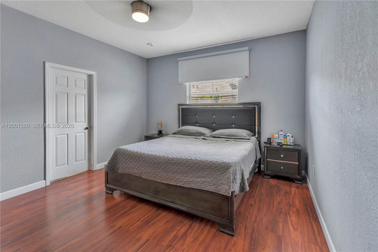 1024 NE 208th St, Miami, FL 33179 Photo