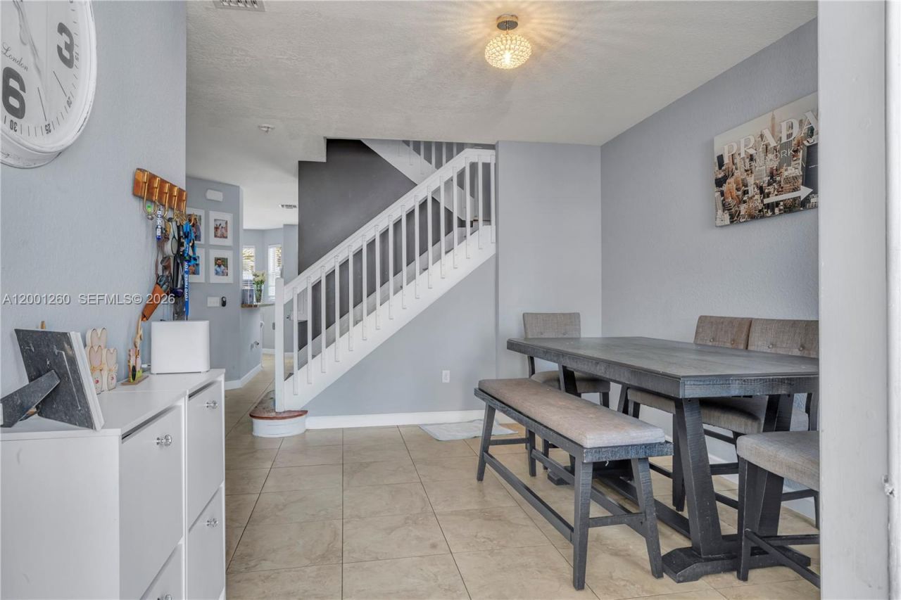 1024 NE 208th St, Miami, FL 33179 Photo