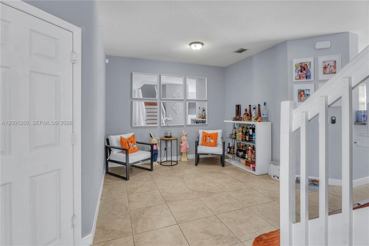 1024 NE 208th St, Miami, FL 33179 Photo