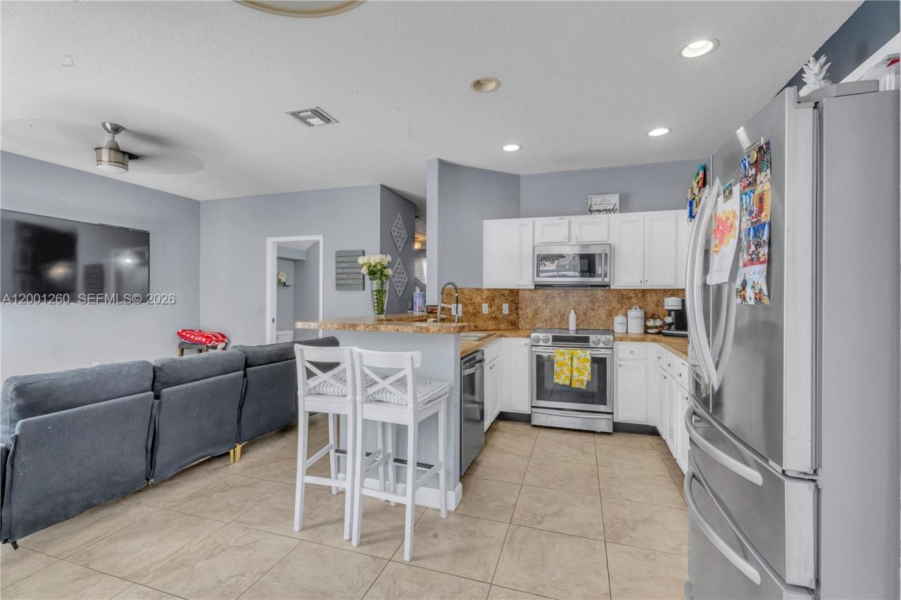 1024 NE 208th St, Miami, FL 33179 Photo