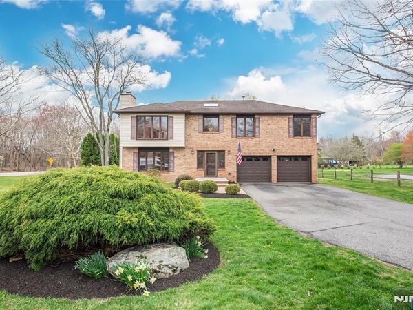 1 Old Timbers Court, Roxbury Township, NJ 07847
