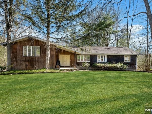 24 Deerhaven Lane, Jefferson Township, NJ 07435