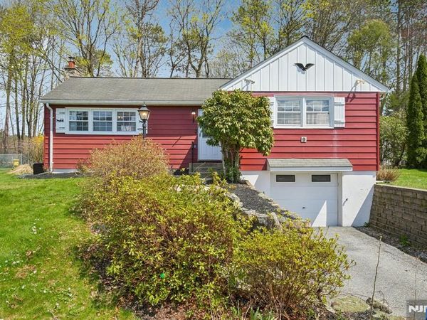 9 Cottonwood Court, HARDYSTON, NJ 07460