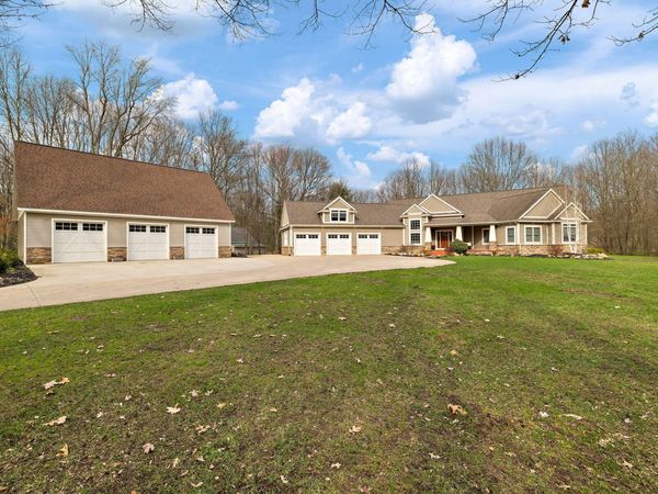 13090 Woodhaven Drive, Grand Haven, MI 49417