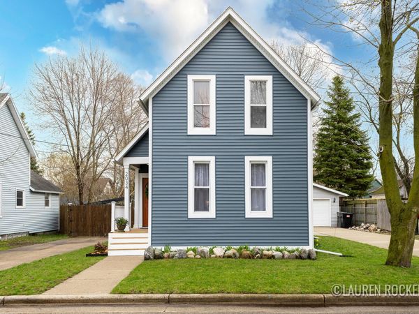 2034 Roos Avenue SW, Wyoming, MI 49509