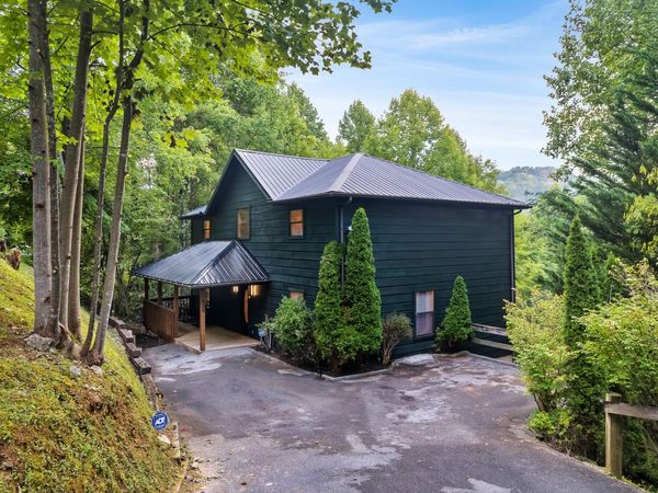 509 Hawks Trail, Gatlinburg, TN 37738
