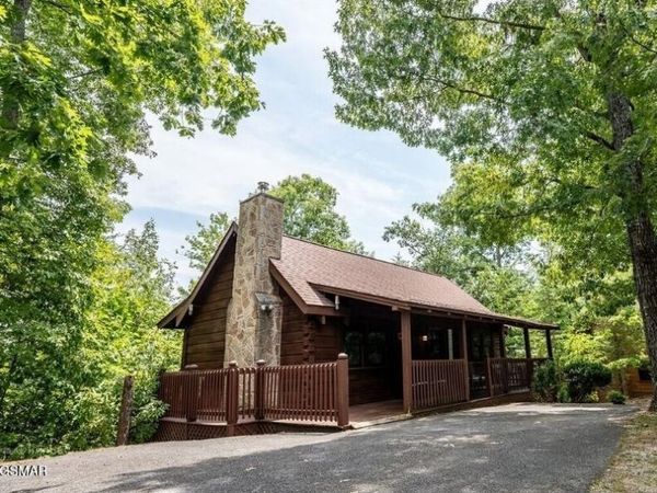 667 Kings Hills Boulevard, Pigeon Forge, TN 37863