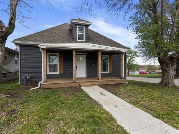 10 W Broadway Street, Higginsville, MO 64037