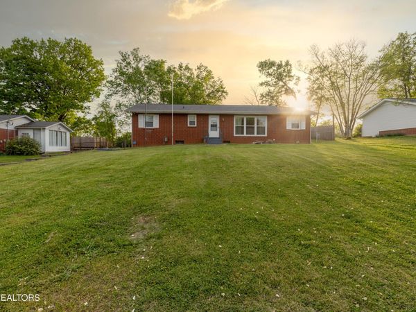 5601 Stoneleigh Rd, Knoxville, TN 37912