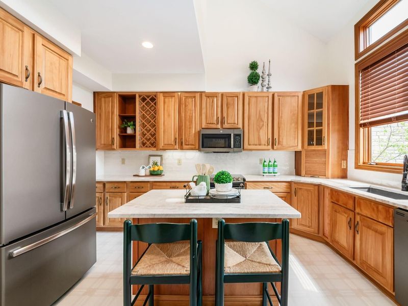 582 Westbury Woods Court, Westerville, OH 43081 Photo 3