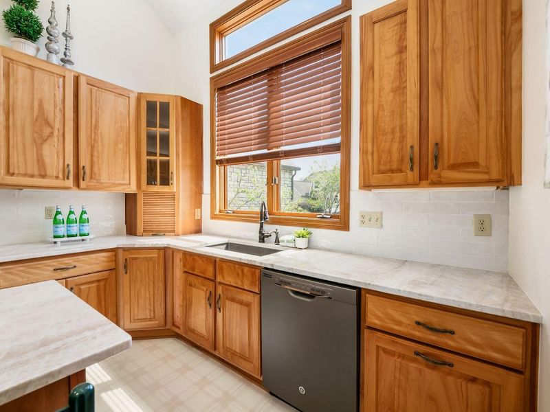 582 Westbury Woods Court, Westerville, OH 43081 Photo 8