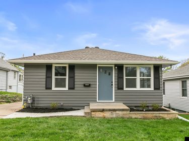 6107 Blondo Street , Omaha, NE 68104
