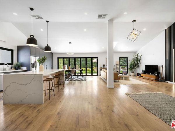 23110 Bigler Street, Woodland Hills, CA 91364