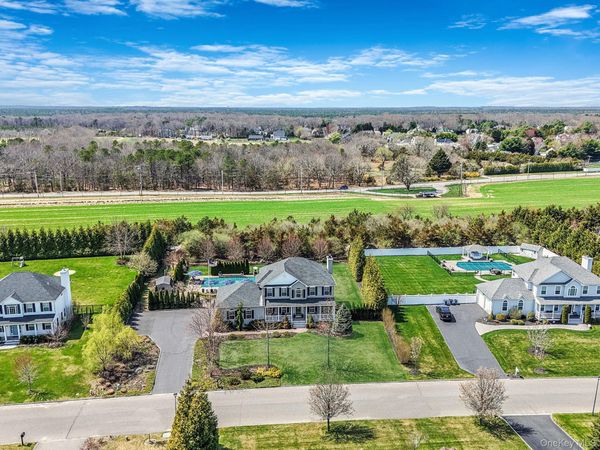 98 Calverton Court, Wading River, NY 11792