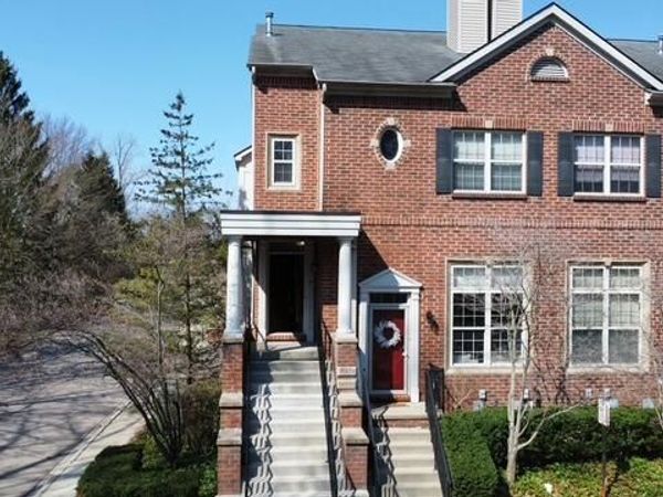 16874 Farmington, Livonia, MI 48154