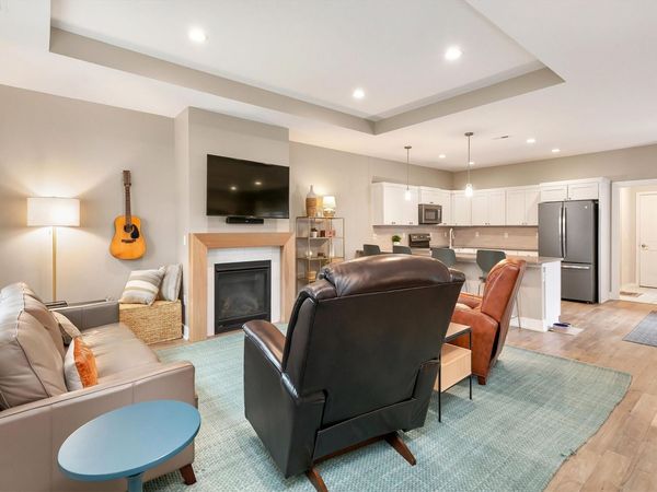 8943 Nelle Lane, West Des Moines, IA 50266