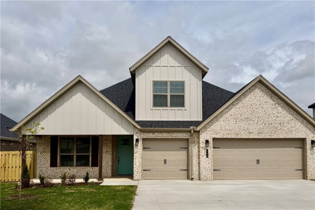 662 Primitivo Avenue , Tontitown, AR 72762 Main Photo