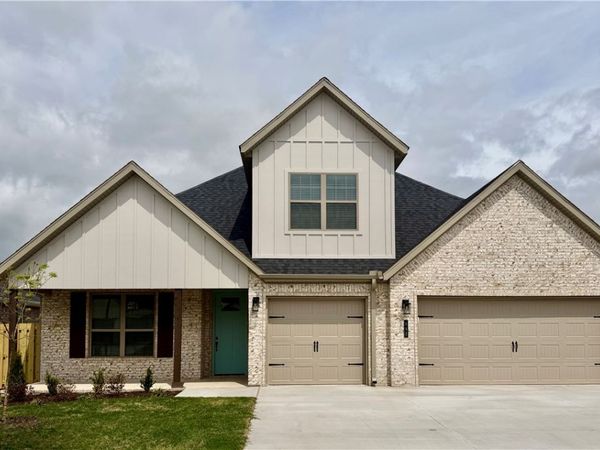 662 Primitivo Avenue , Tontitown, AR 72762