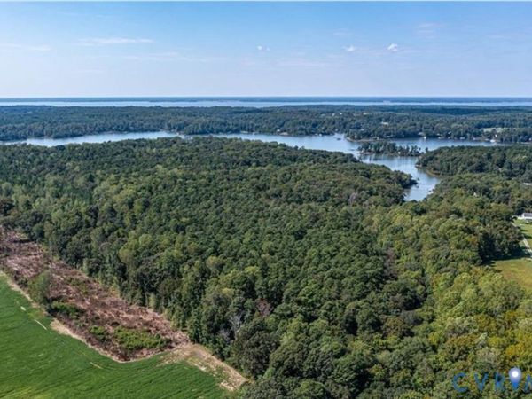 2 Browns Lane , Lancaster, VA 22503