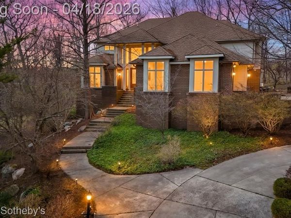 2131 Birchwood Way, West Bloomfield Twp, MI 48302