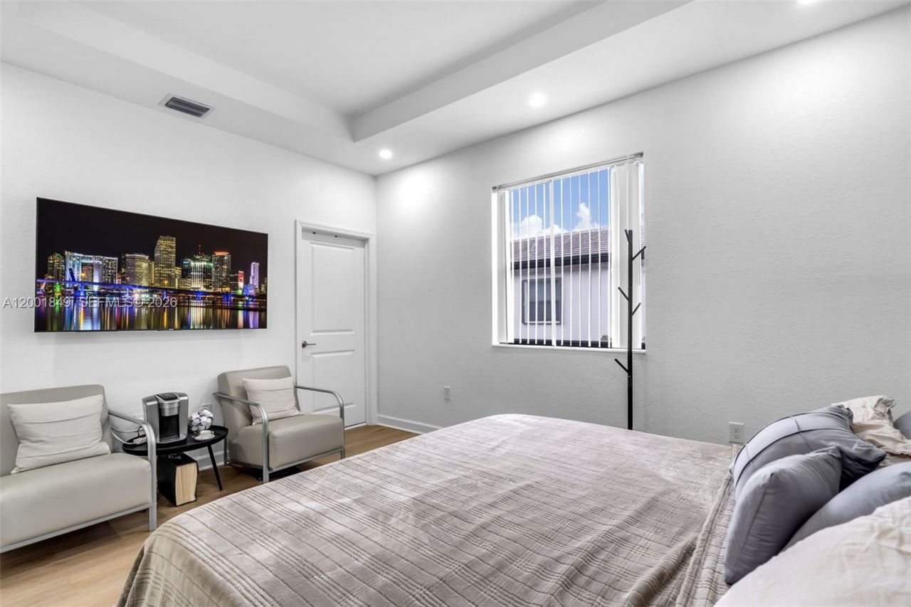 21444 NE 2nd Path, Miami, FL 33179 Photo