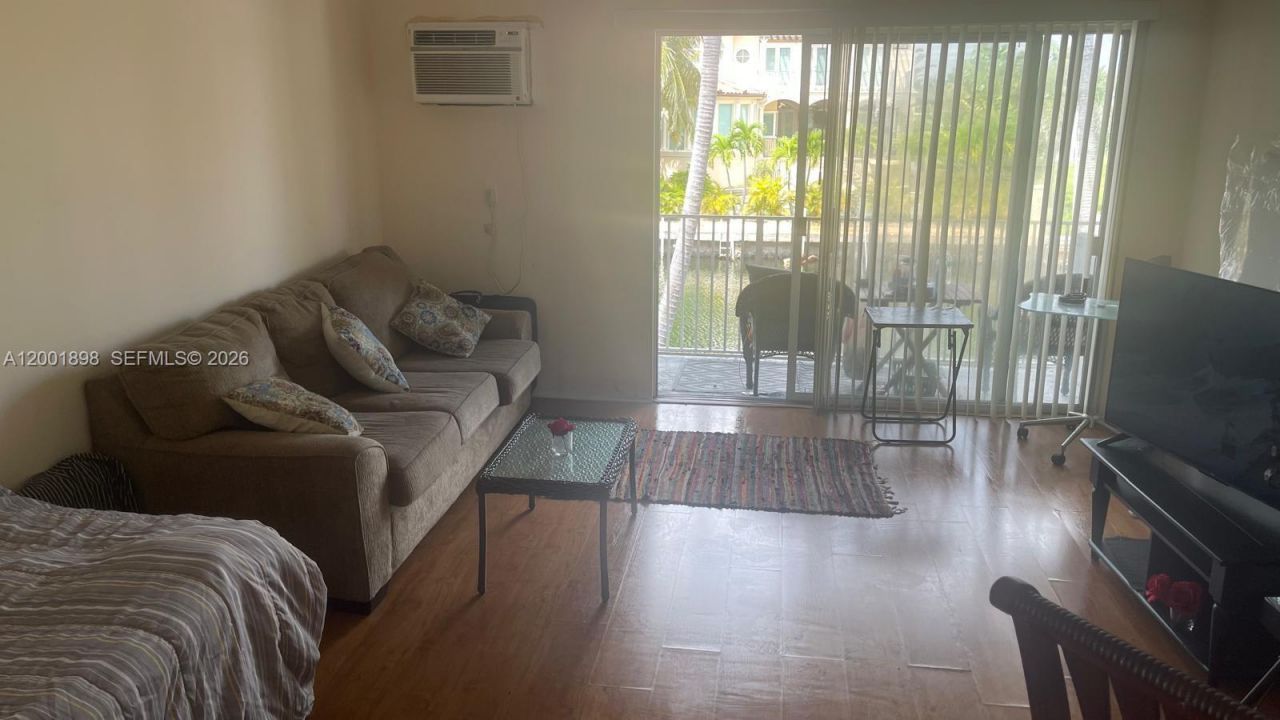 2225 NE 123rd St, Unit 204, North Miami, FL 33181 Photo
