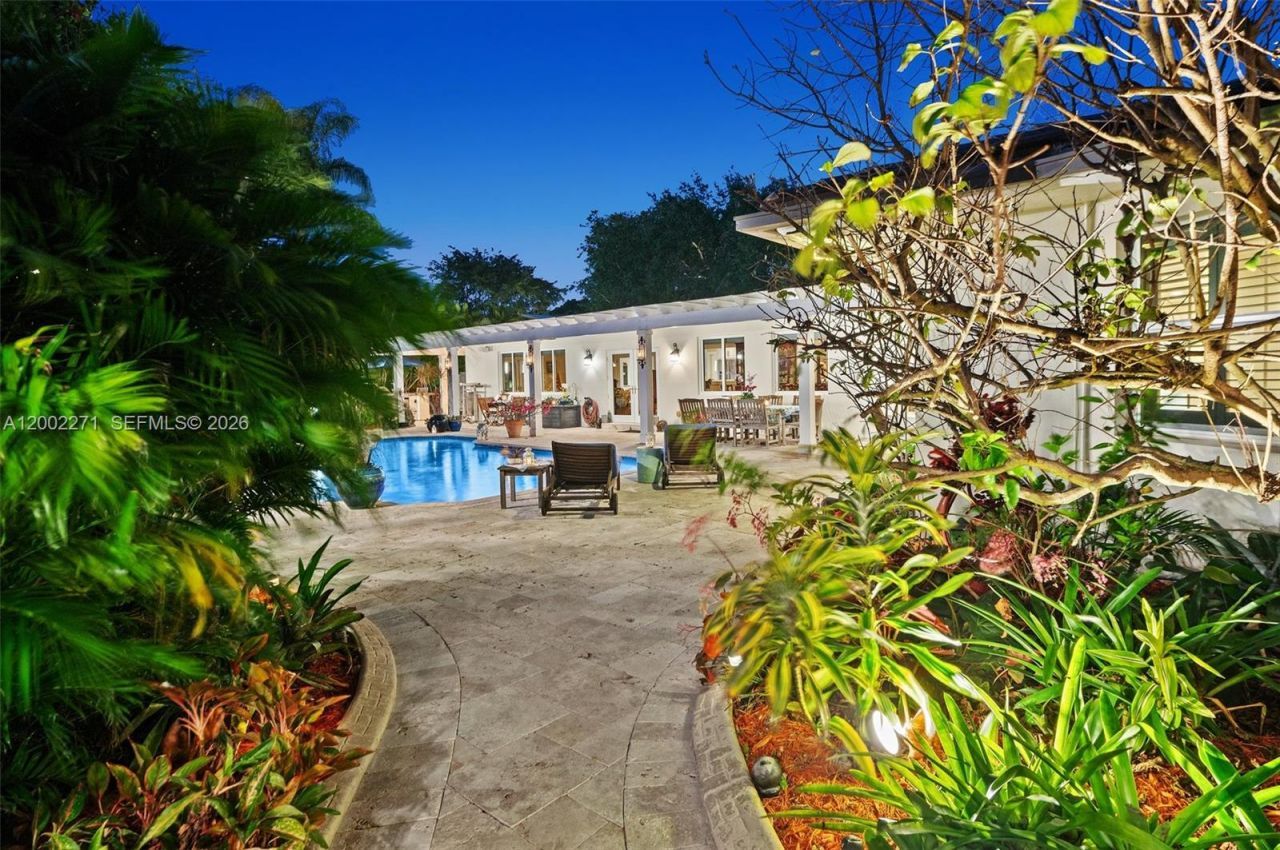 10740 SW 74th Ct, Pinecrest, FL 33156 Photo