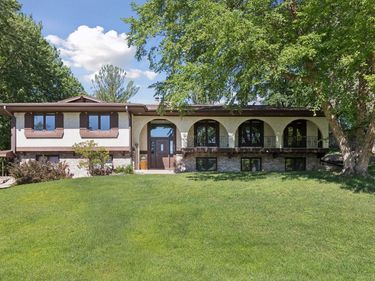 1815 Noble Drive N, Golden Valley, MN 55422