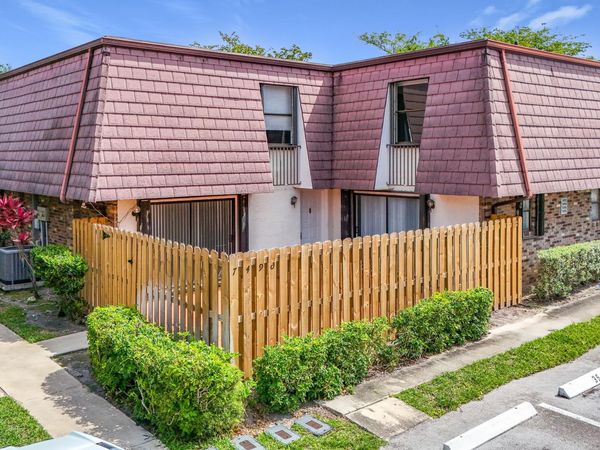 7496 E Courtyard Run E, Unit 35, Boca Raton, FL 33433