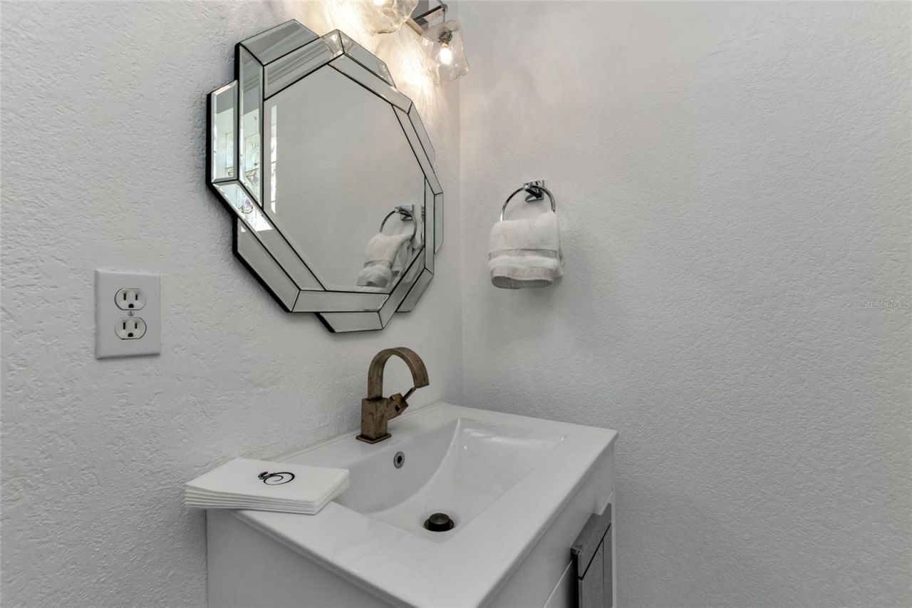 1690 Assisi Drive, Unit 12, Sarasota, FL 34231 Photo