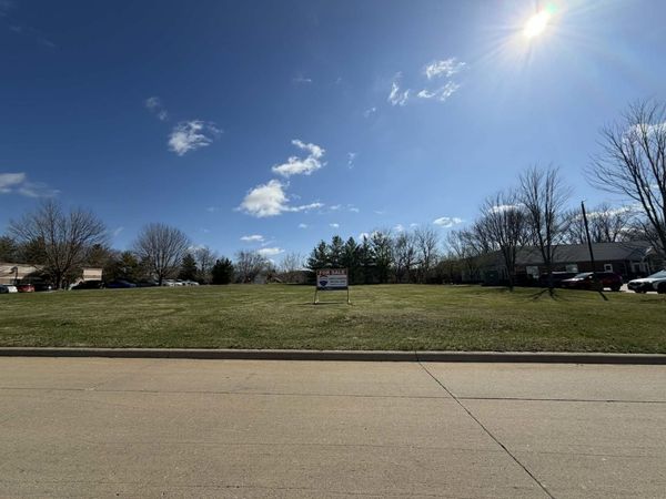 5000 Utica Ridge Road , Davenport, IA 52807