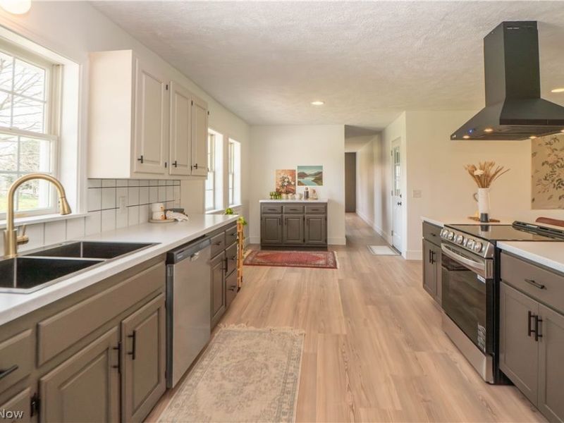 6459 Smith Kramer Street NE, Hartville, OH 44632 Photo 17